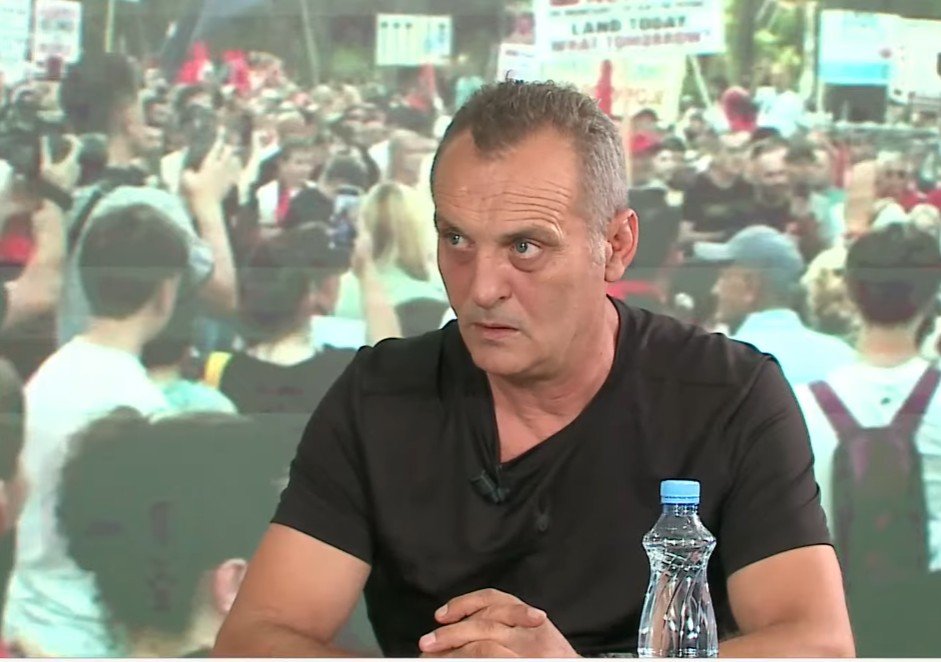 “Protesta ka zgjuar ndërgjegjen europiane” – Krenar Ahmeti: Etiketimi i protestuesve si terroristë, i rëndë!
