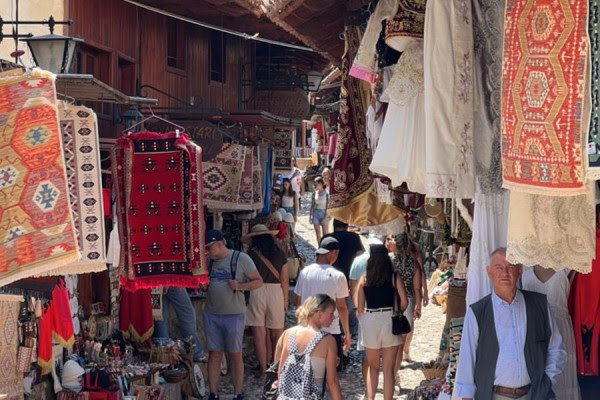 ​Pazari i Krujës, plot gjallëri, traditë dhe bukuri shqiptare