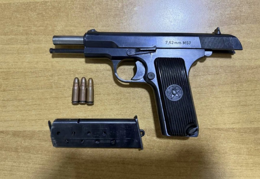 Dyshohet se sulmoi gruan dhe vajzën, ferizajasit i gjendet edhe arma e zjarrit