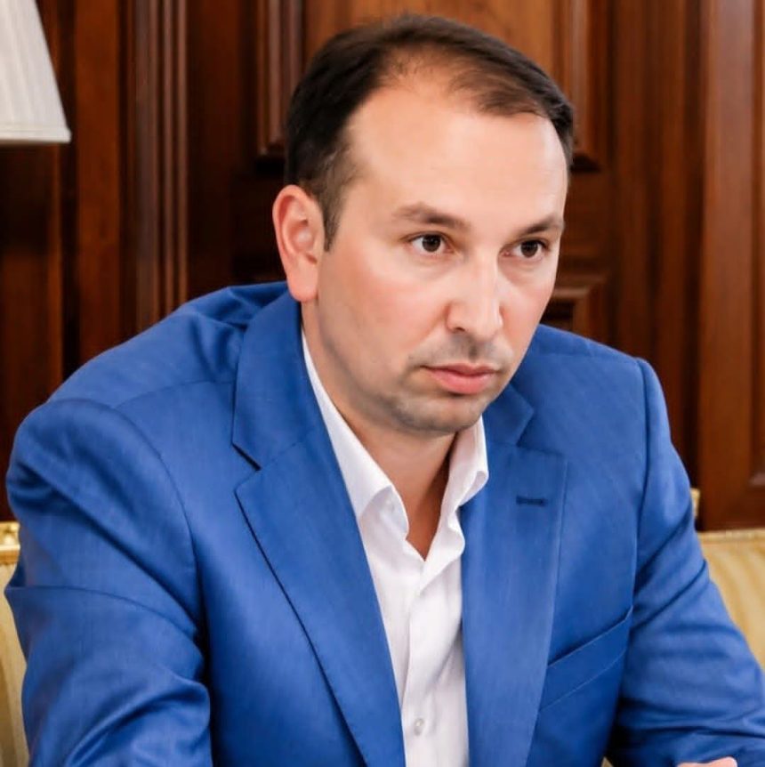 Tre gishtat: simboli i shovinizmit serb dhe i projektit të Serbisë në tri drejtime: jug, perëndim dhe veri