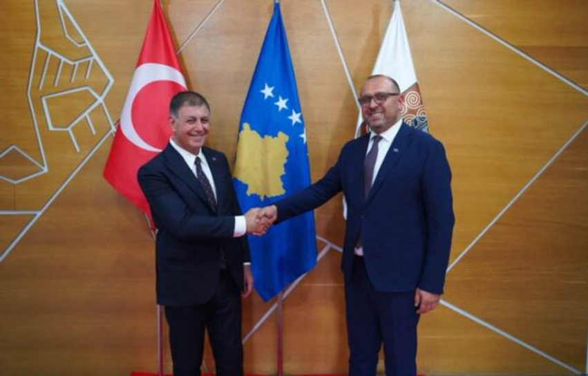 Prishtina dhe Izmiri synojnë thellimin e bashkëpunimit  Cemil Tugay viziton kryeqytetin