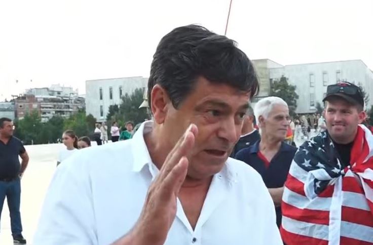 “Korrupsioni ka shkatërruar gjithçka”- Dita e 82 e protestës, thirrja e profesor Lush Susajt: Dilni mbroni pasurinë e gjyshërve tuaj! Shteti ka degraduar