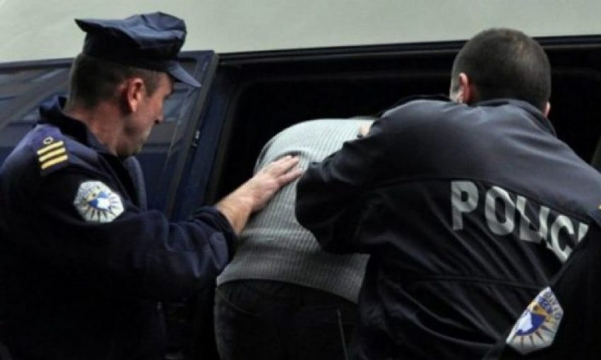 shoqerohet-ne-stacionin-policor-nje-person-ne-piken-kufitare-hani-i-elezit-dyshohet-per-kontrabande-me-migrante