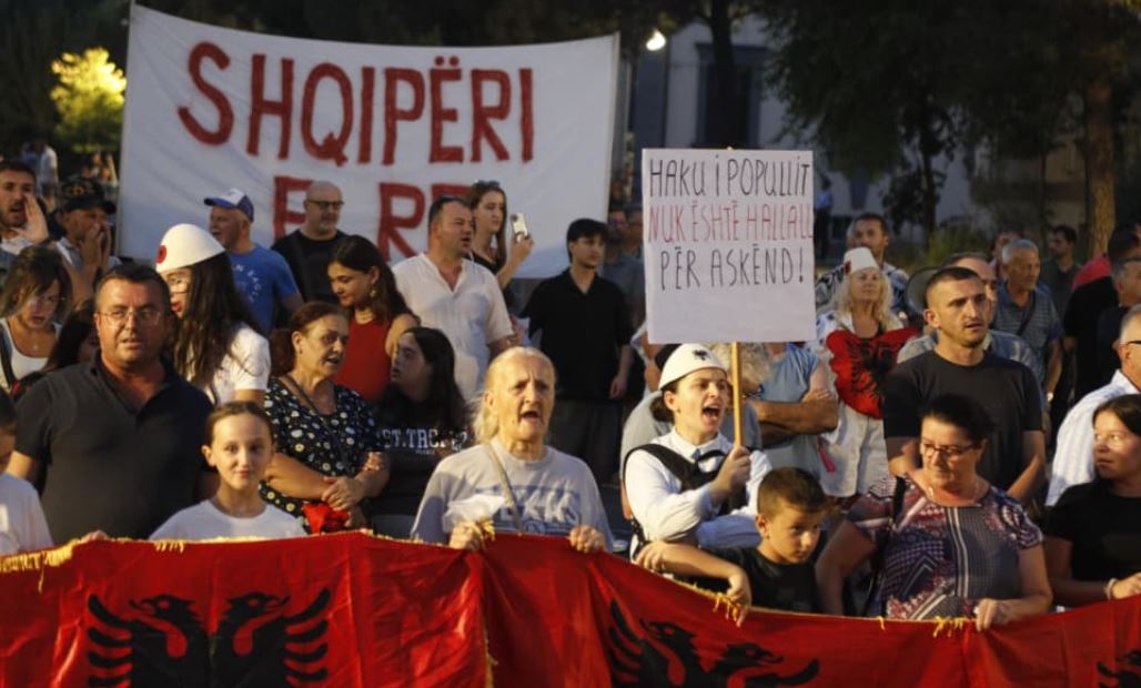 “Rama jep dorëheqjen, arrestoni Ballukun”- Mbyllet protesta e 82, qytetarët nuk heqin dorën nga kërkesat e tyre: Nesër më shumë