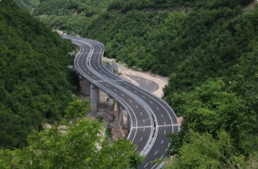 Zbulohen mangësi në tenderin 15 9 milionësh për autoudhët A6 dhe A7