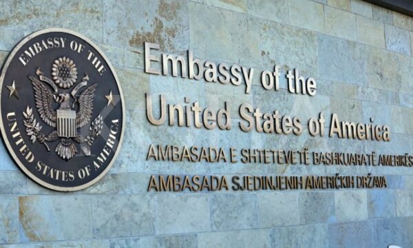 Ambasada e SHBA-së: Institucionet të formohen në përputhje me Kushtetutën dhe vendimet e Gjykatës
