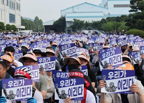 Rreth 39,000 punëtorë të Hyundai Motor organizon grevën e parë ditore në dekadë