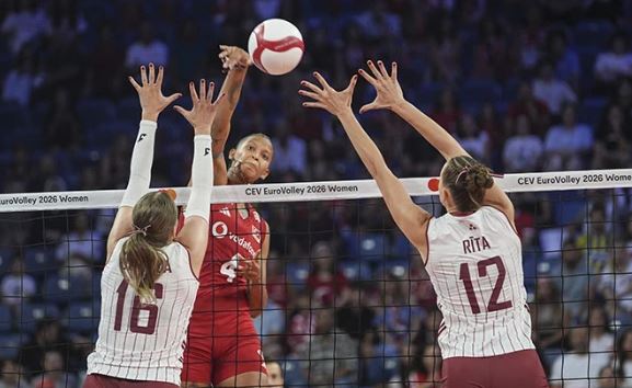Volejbollistet e Turqisë tregojnë muskujt në Kampionatin Evropian 