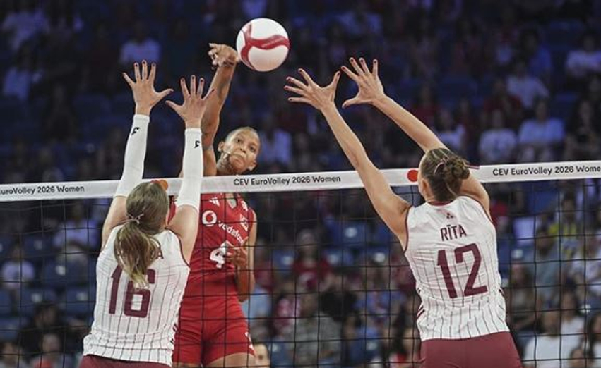 Volejbollistet e Turqisë tregojnë muskujt në Kampionatin Evropian