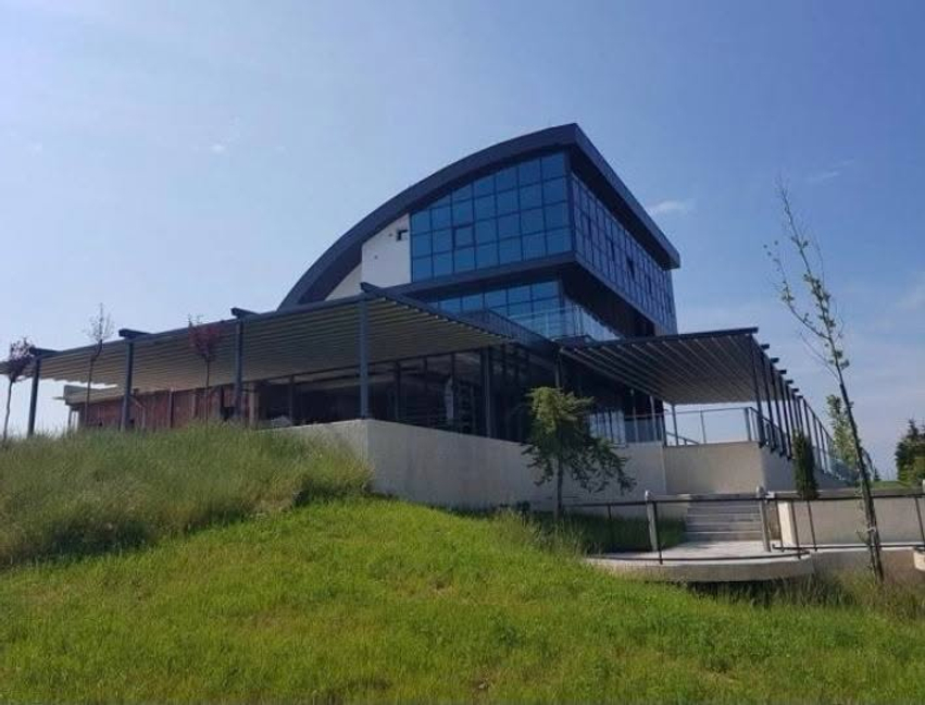 U mbyll nga ministria  Zogiani ngre pikëpyetje për ligjshmërinë e objektit në zonën e Radoniqit