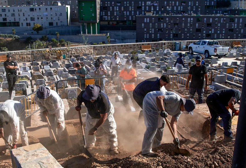 Tragjedia e emigrantëve në Ceuta  Nisin varrimet e viktimave të paidentifikuara