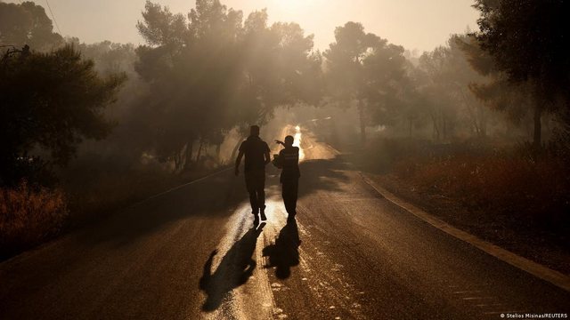 Çmenduria: Një person qëllon me armë ndaj zjarrëfikësve në Krujë, për t'u larguar nga vatra e zjarrit
