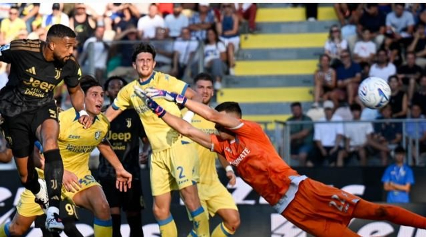 Një mbrojtës nderon Juventusin në pjesën e parë ndaj Frosinone