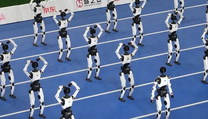 Roboti humanoid kinez thyen rekordin botëror të Usain Bolt, vrapoi 100 metra për 9.39 sekonda