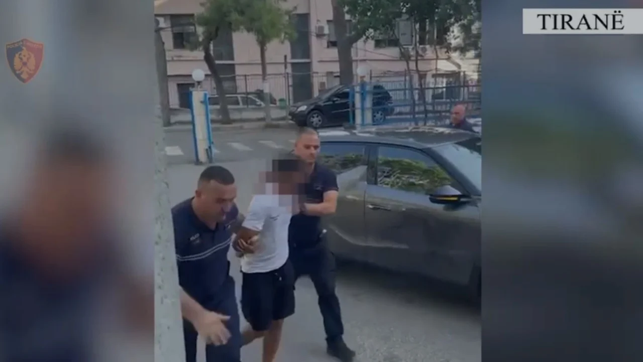 Qarkullonte i armatosur në Tiranë, arrestohet 32-vjeçari. Në makinë i gjenden pistoleta, municion dhe 15 800 euro