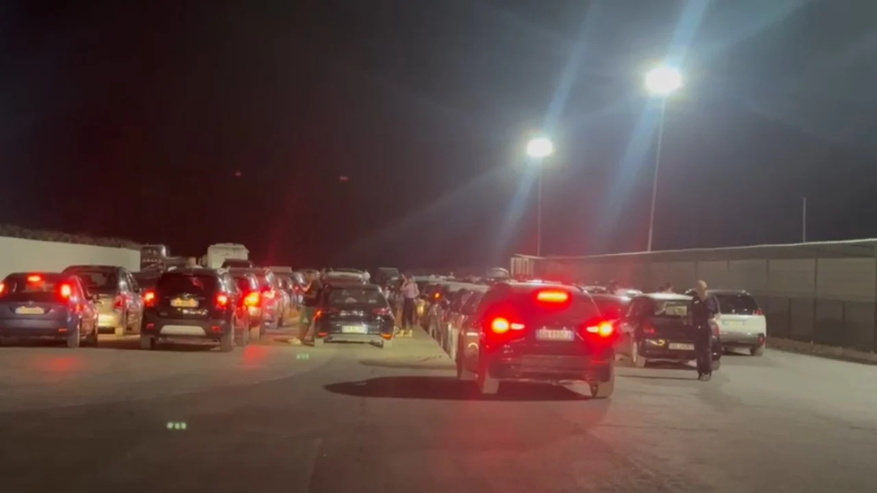 Fluks i madh në Portin e Vlorës, 8 mijë pasagjerë dhe 2,300 automjete nisen drejt Italisë