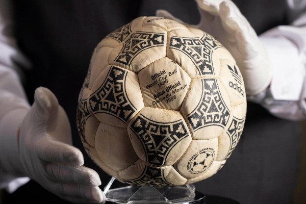 Topi i famshëm i Maradonës shitet për 3 milionë euro