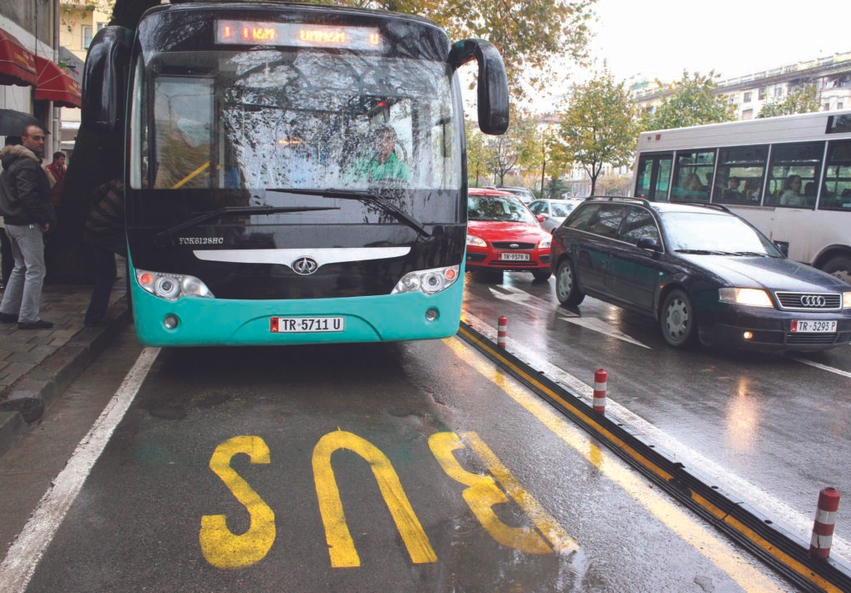 Alarmi i transportit publik, kërkohet kompensimi i naftës deri në