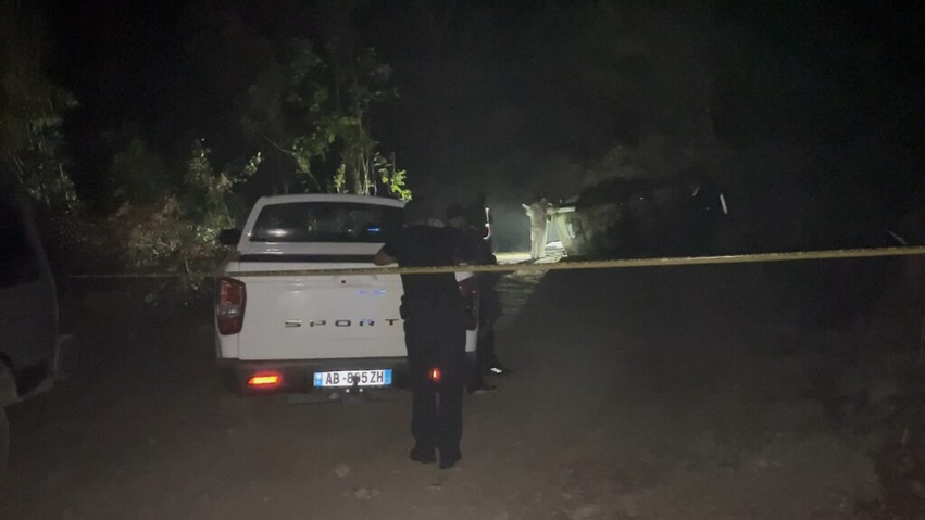 Detaje nga atentati në Dukagjin  Gjenden mbi 50 gëzhoja  Vrasja e babë e bir  po ktheheshin nga banesa e vjetër  makina e bërë shoshë nga plumbat  Pistat e hetimit