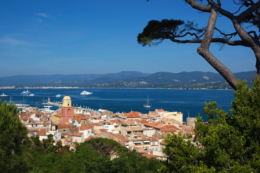 Grabitje spektakolare në Saint-Tropez, katër persona të armatosur