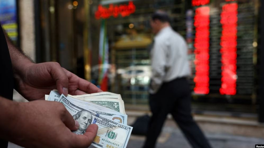 Monedha iraniane bie ndjeshëm  teksa Uashingtoni përgatit sanksione të ashpra