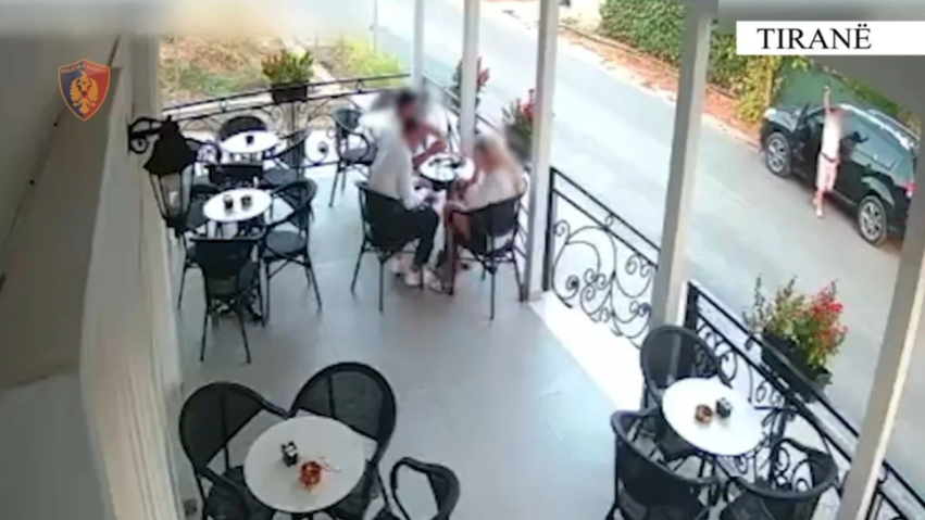 Qëlloi me armë në ajër për të kërcënuar 23-vjeçarin pas një sherri,