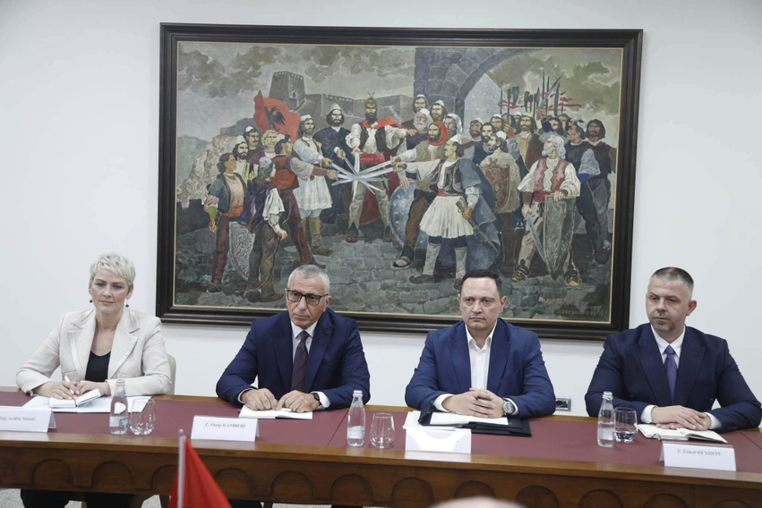 “Nuk ishte e rastësishme”, Hyseni ngre dyshime për vizitën e Vuçiqit