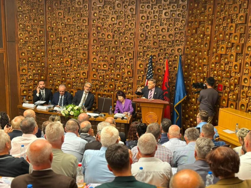 DioGuardi: Shqiptarët për shekuj me radhë janë varrosur nga armiqtë e