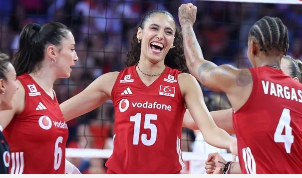 Volejbollistet e Turqisë mposhtin Gjermaninë në Kampionatin Evropian! Katër fitore në katër ndeshje!