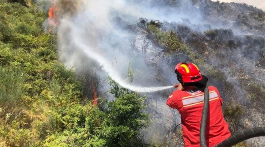 Zjarret në Shqipëri  18 vatra  pesë aktive