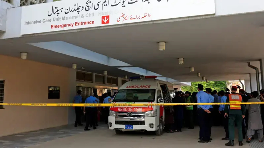 Tragjedi në një spital në Pakistan  Zjarri ua merr jetën 14 të porsalindurve