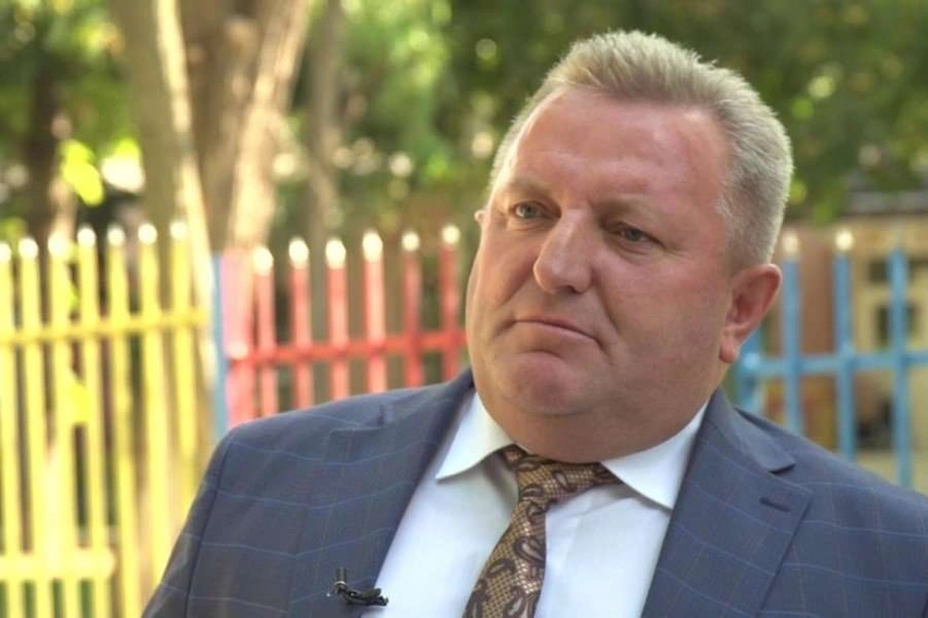 Ish deputeti Berisha sqaron fotografinë me Fatmir Shehollin