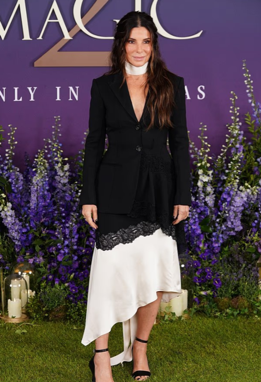 Nicole Kidman dhe Sandra Bullock sjellin magji dhe elegancë misterioze në promovimin e “Practical Magic 2” 2 Image