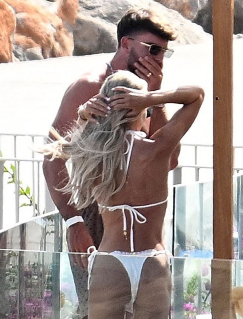 Tom Clare dhe Molly Smith shijojnë pushimet pas dasmës në Mallorca 2 Image