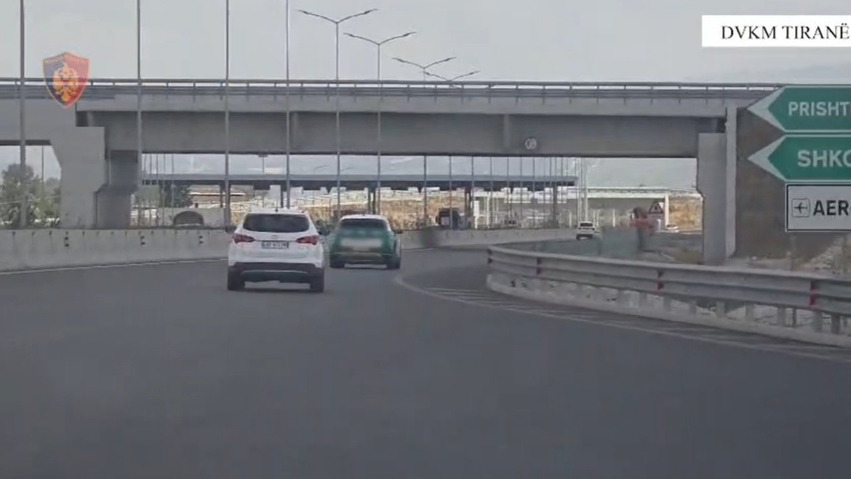 Strehonte 7 emigrantë të paligjshëm në hotelin e tij, arrestohet