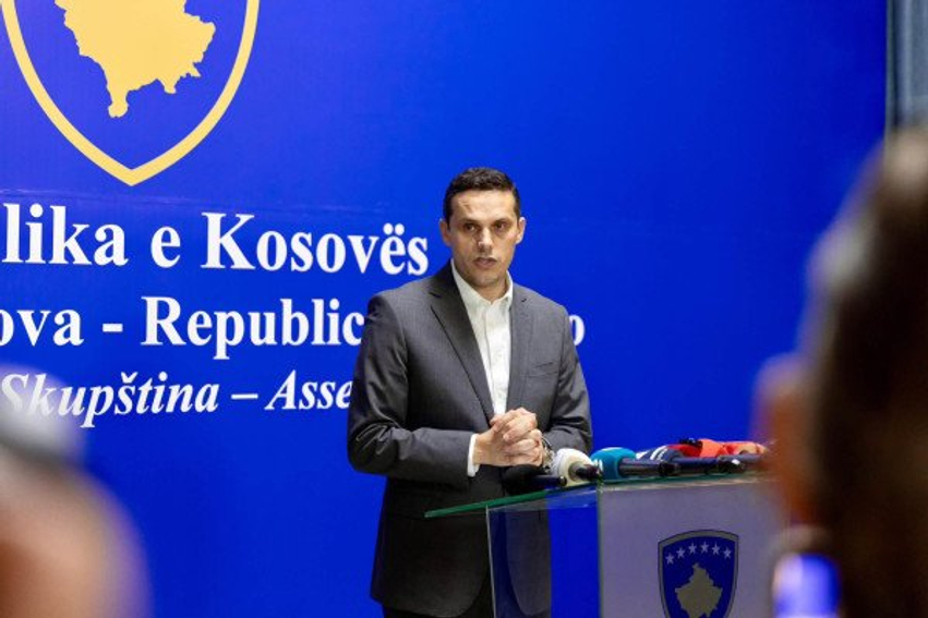 Gruda  Moment i ri në kuvend prania e përfaqësuesve të ambasadës së ShBA së dhe BE së