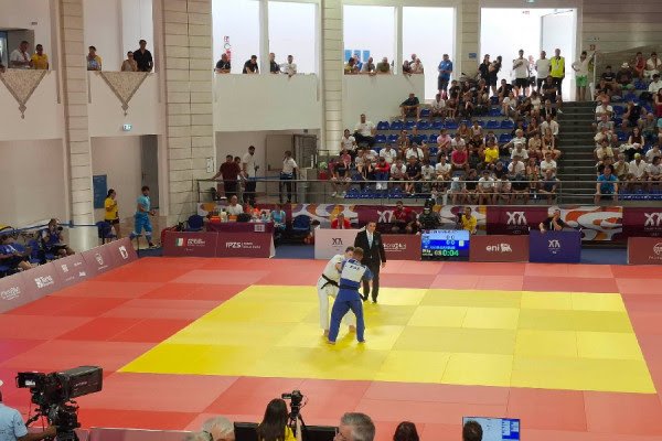 ​Cena ndalet në çerekfinale, kërkon medalje përmes repeisazhit