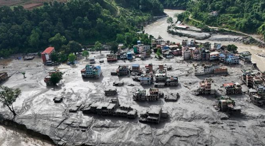 E mbijetuar mes rrënojave  97 vjeçarja shpëtohet pas 4 orësh  mbi 600 viktima nga përmbytjet në Nepal