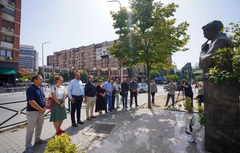 Prishtina përkujton vizitën historike të Bob Dole: Mirënjohje përjetë