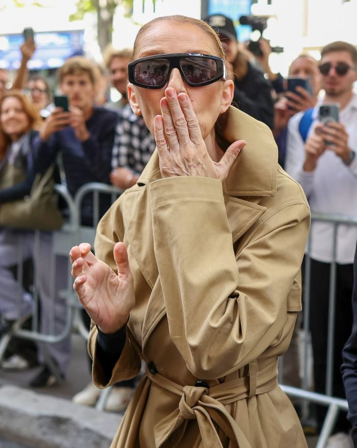 Celine Dion mbërrin në Paris, dy javë para rikthimit të shumëpritur në skenë