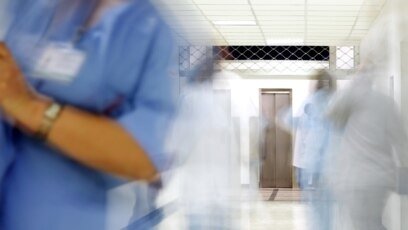 Përplasje në QKUK: Infermieri kërkon masa ndaj drejtorit të Neurokirurgjisë 