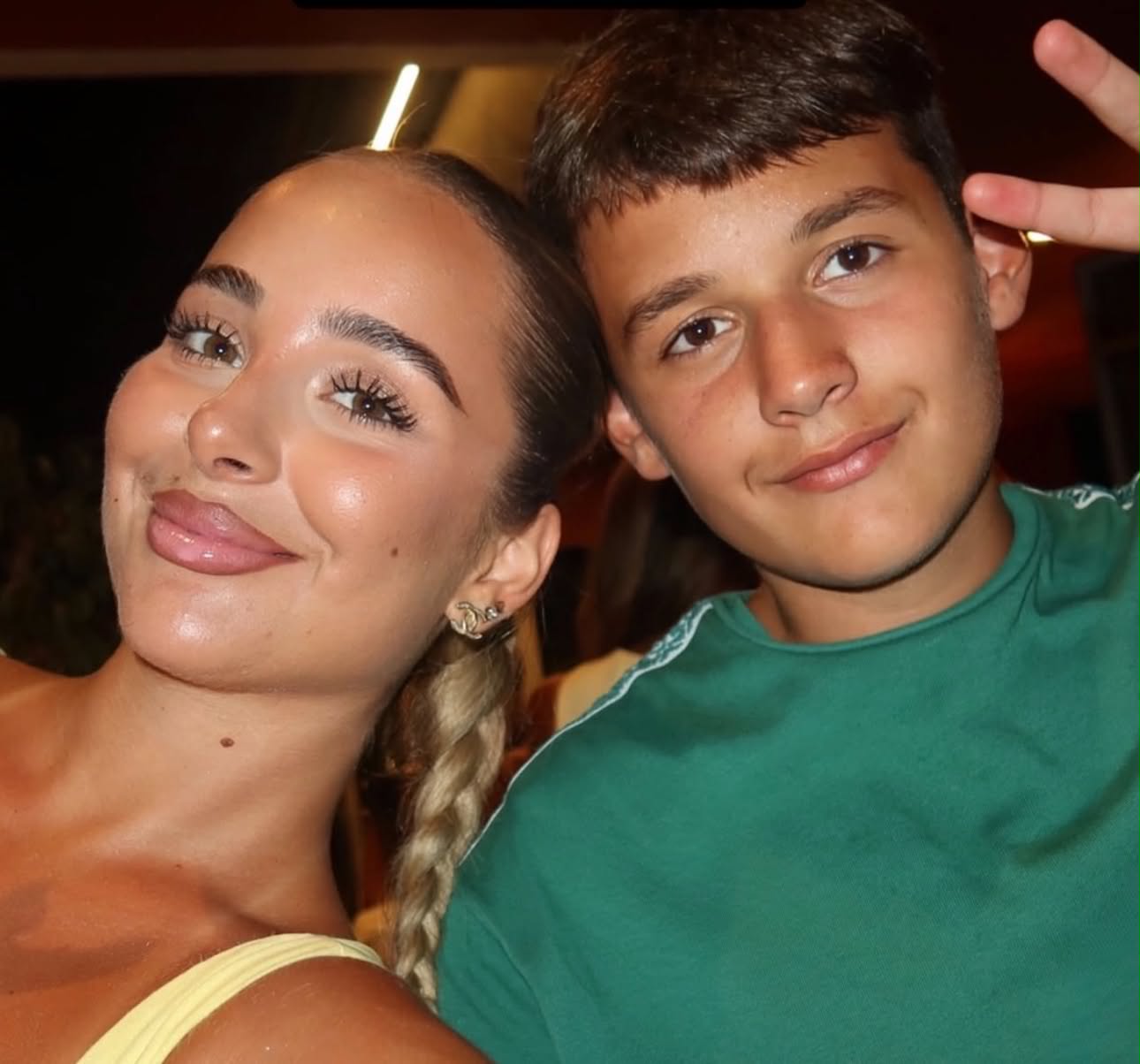 Elijona publikon foto me vëllain, mbishkrimi i saj merr vëmendje 
