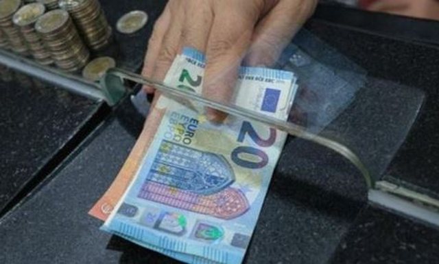 Çfarë po ndodh me monedhat e huaja? 