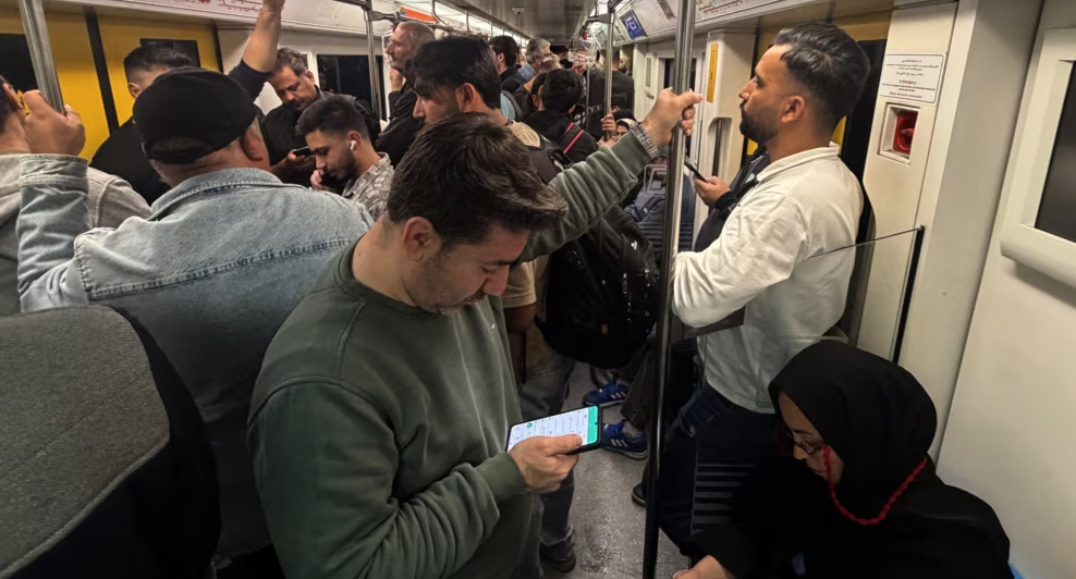 Një kartë SIM e bllokuar mbyll shumë dyer në Iran