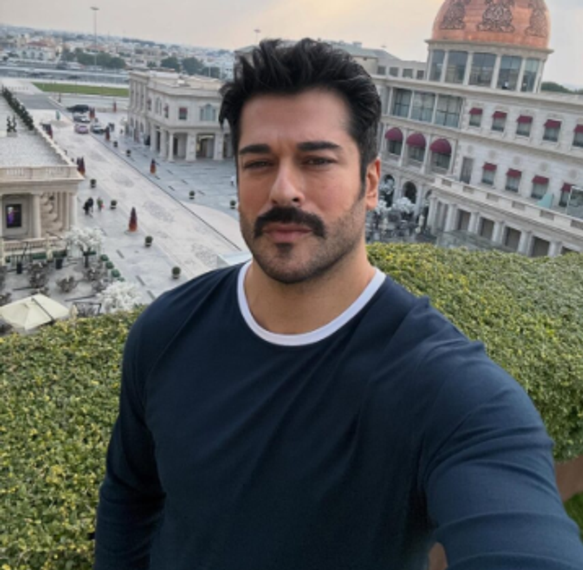 Dramë mes Burak Özçivit dhe familjes së tij  Flet babai i aktorit