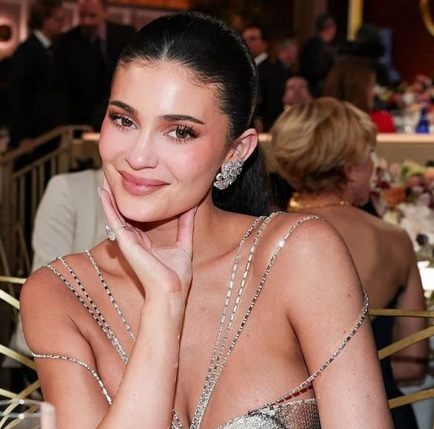  Vajzë e çmendur   Kylie Jenner habit fansat me pamjen gjatë trajtimit të fytyrës