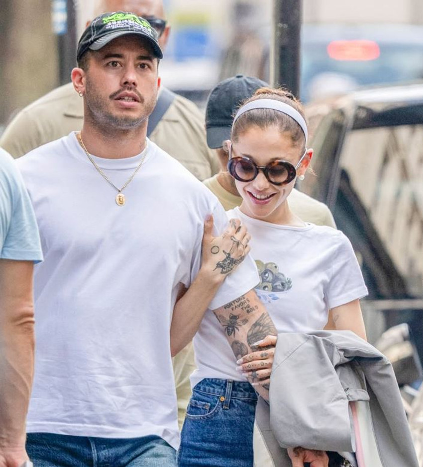 Ariana Grande shfaqet me të dashurin Ricky Alvarez në Londër 3 Image