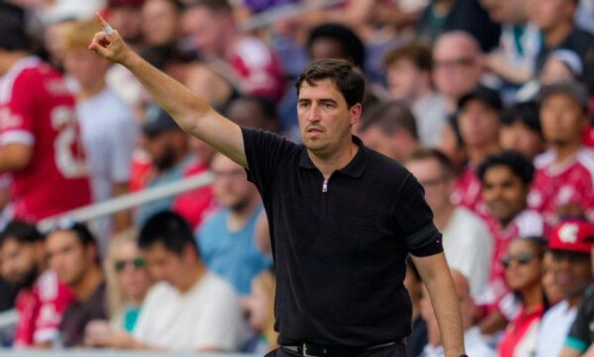 Liverpool në kërkim të një sulmuesi tjetër pas Barcolas