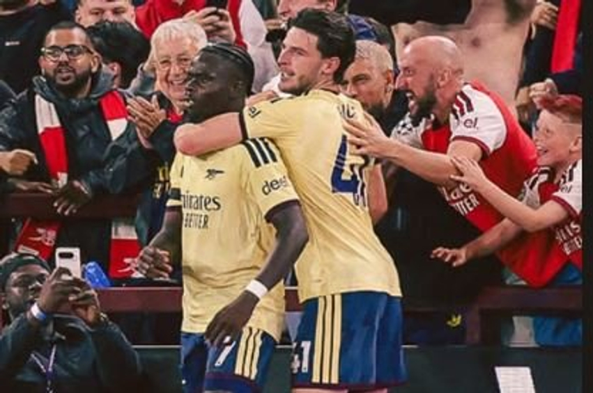 Arsenali mezi fiton në  Villa Park 