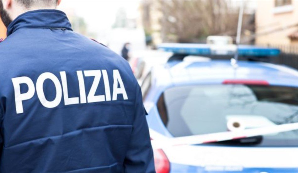 U largua nga shtëpia për të jetuar me të dashurin italian, prindërit shqiptarë përndjekin prej muajsh vajzën